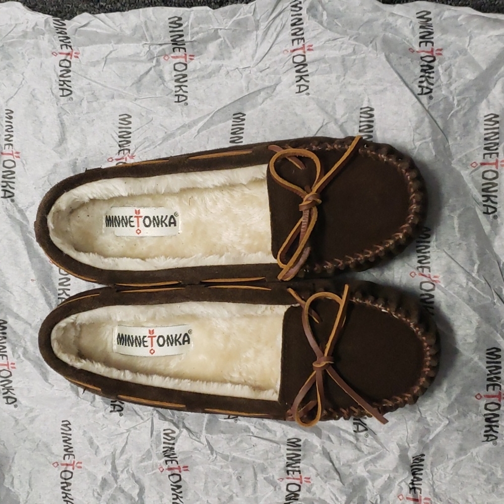 Minnetonka women's cally slippers chocolate size 8 new, no tags